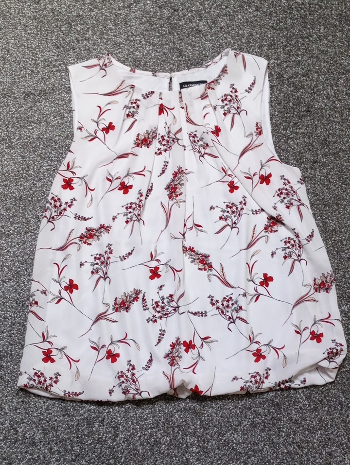 Liz Claiborne White Sleeveless Floral Camisole With Red Print